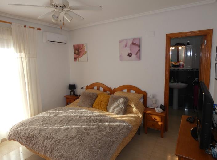 Image No.34-3 Bed Villa / Detached for sale