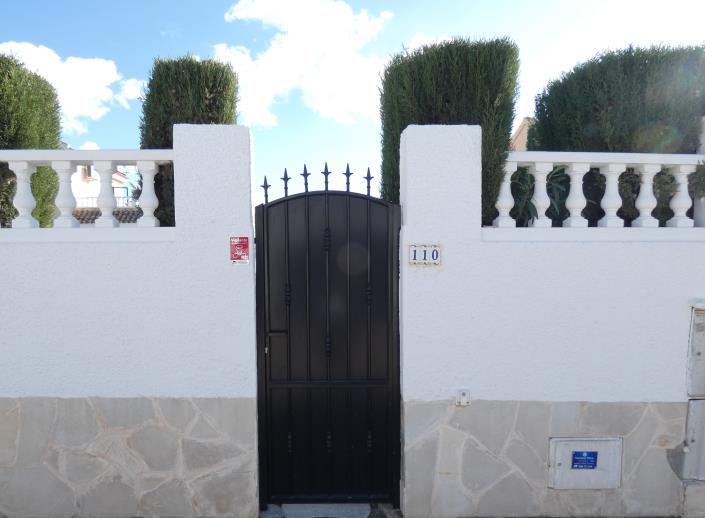 Image No.57-3 Bed Villa / Detached for sale