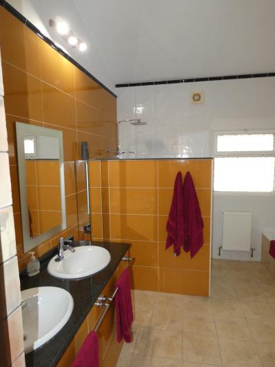 Image No.37-3 Bed Country Property for sale