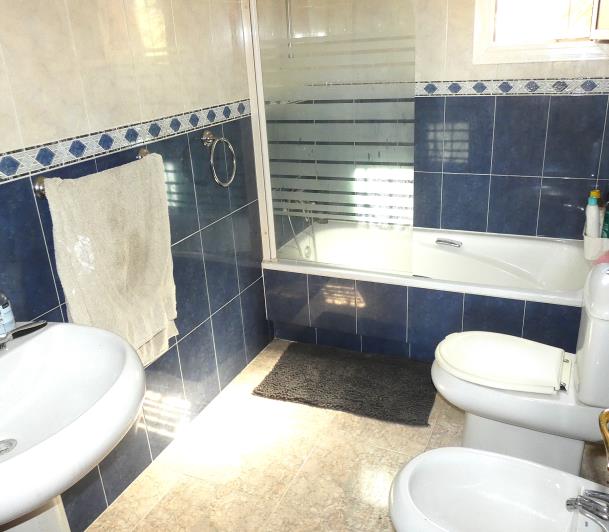 Image No.17-4 Bed Villa / Detached for sale