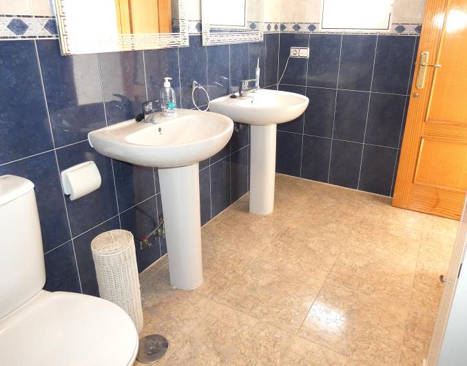 Image No.33-4 Bed Villa / Detached for sale