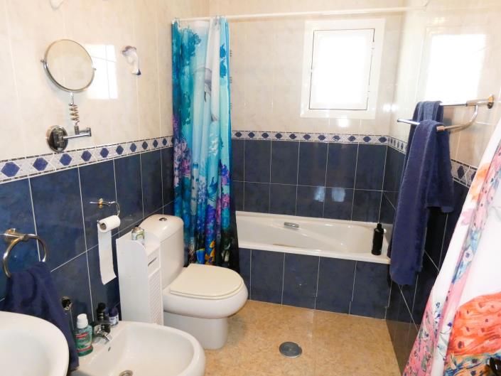 Image No.16-3 Bed Villa / Detached for sale