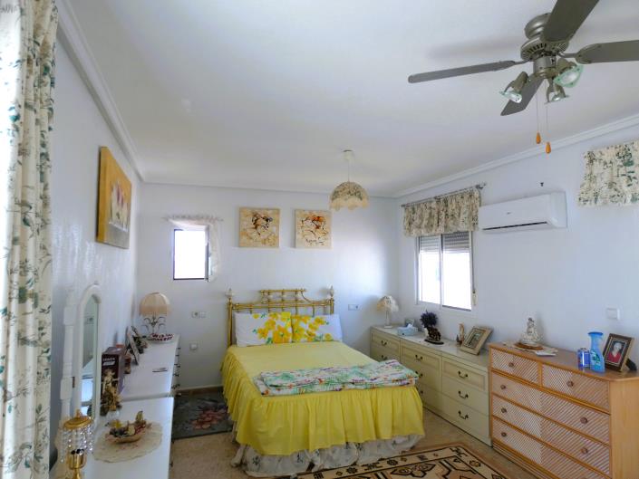 Image No.32-3 Bed Villa / Detached for sale