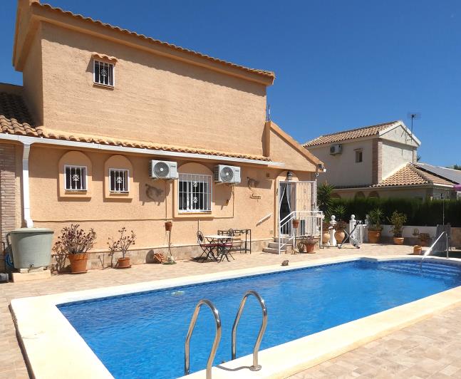 Image No.1-3 Bed Villa / Detached for sale