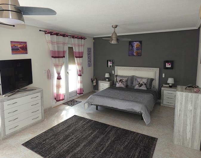 Image No.27-3 Bed Villa / Detached for sale