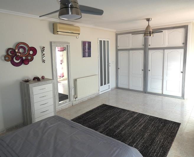 Image No.28-3 Bed Villa / Detached for sale