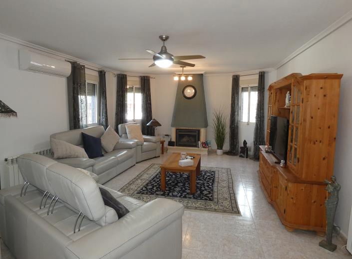 Image No.14-3 Bed Villa / Detached for sale