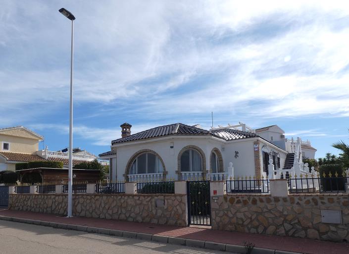 Image No.55-3 Bed Villa / Detached for sale