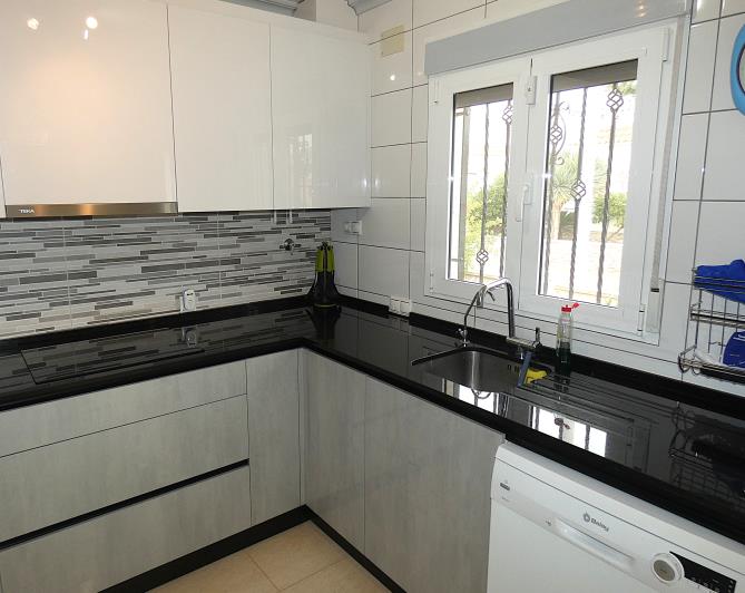 Image No.10-2 Bed Villa / Detached for sale