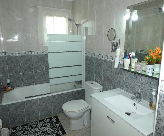 Image No.18-3 Bed Villa / Detached for sale