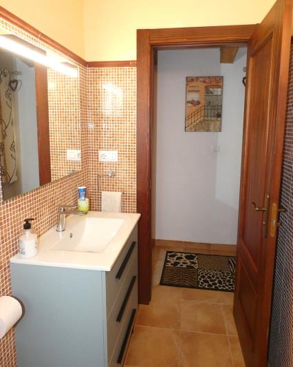 Image No.25-3 Bed Country House for sale