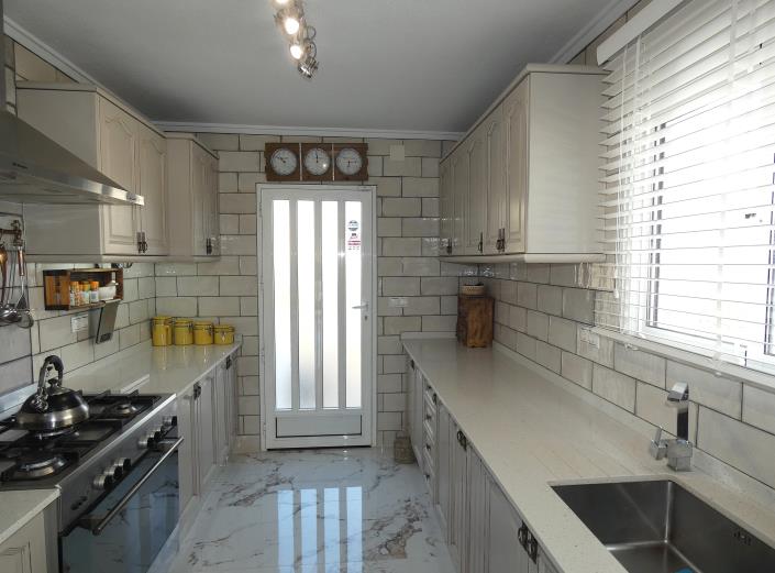 Image No.18-3 Bed Villa / Detached for sale