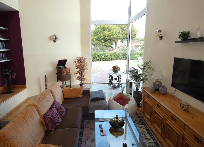 Image No.8-4 Bed Country Property for sale