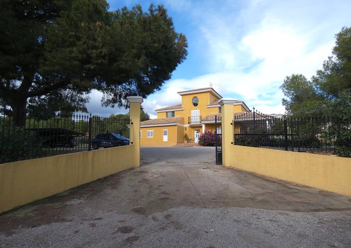 Image No.61-4 Bed Country Property for sale