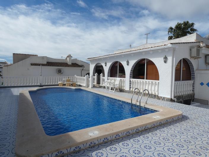 Image No.24-4 Bed Villa / Detached for sale