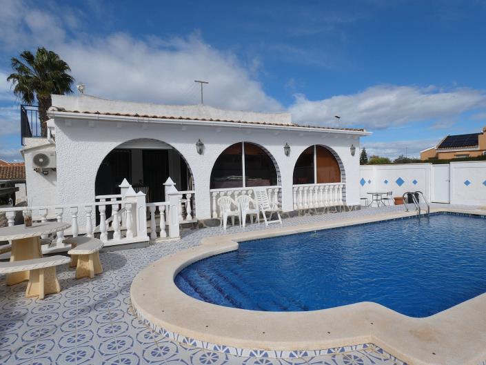 Image No.29-4 Bed Villa / Detached for sale