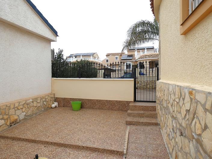 Image No.42-3 Bed Villa / Detached for sale