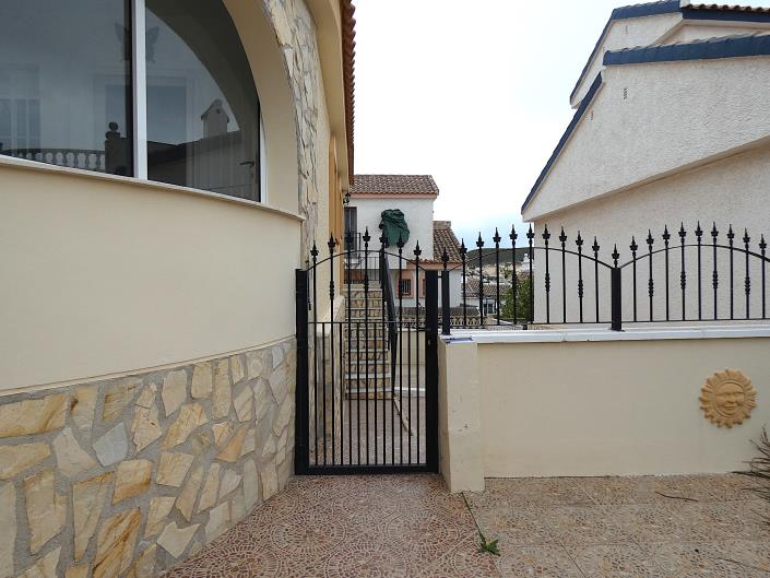 Image No.53-3 Bed Villa / Detached for sale