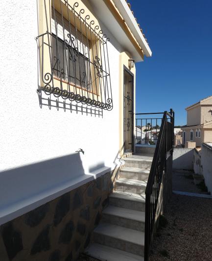 Image No.39-3 Bed Villa / Detached for sale