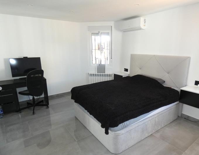 Image No.17-4 Bed Villa / Detached for sale