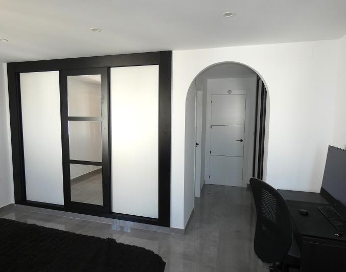 Image No.18-4 Bed Villa / Detached for sale