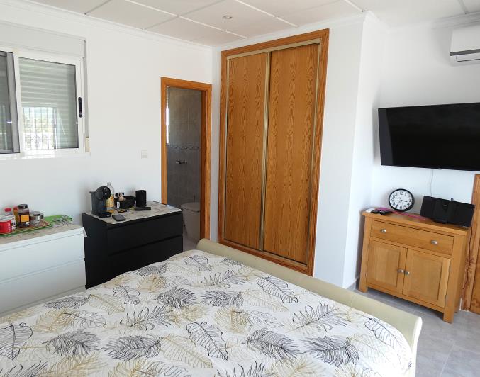 Image No.38-4 Bed Villa / Detached for sale