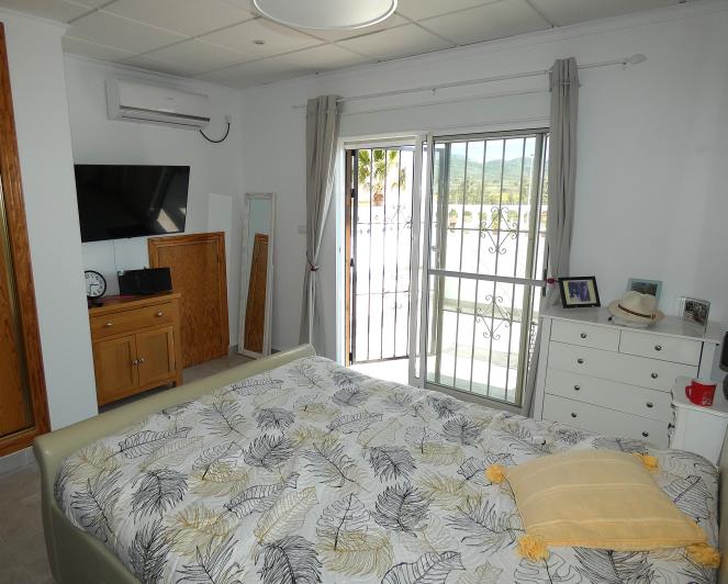 Image No.39-4 Bed Villa / Detached for sale