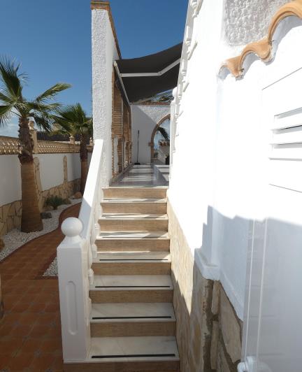 Image No.46-4 Bed Villa / Detached for sale