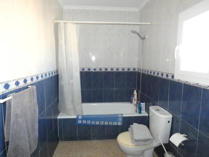 Image No.41-3 Bed Villa / Detached for sale