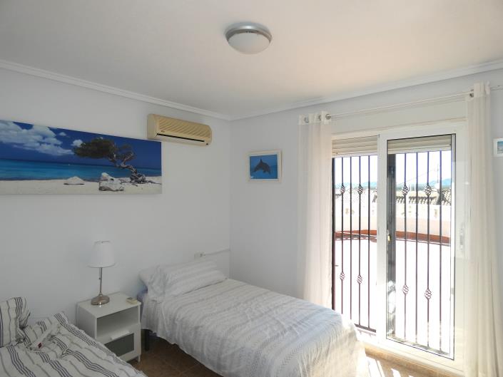 Image No.42-3 Bed Villa / Detached for sale