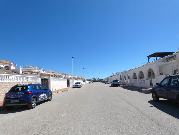 Image No.58-3 Bed Villa / Detached for sale