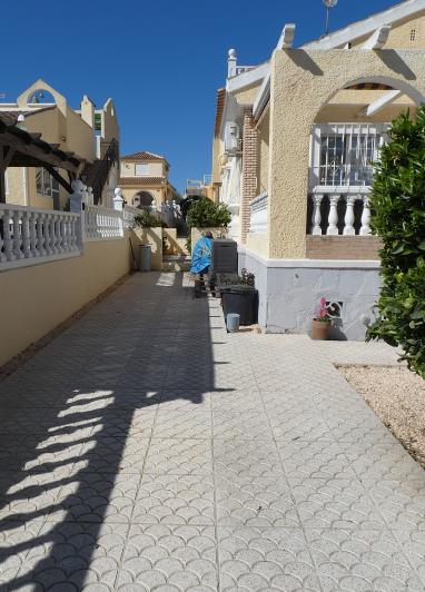 Image No.57-3 Bed Villa / Detached for sale