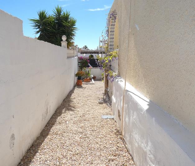 Image No.47-3 Bed Villa / Detached for sale