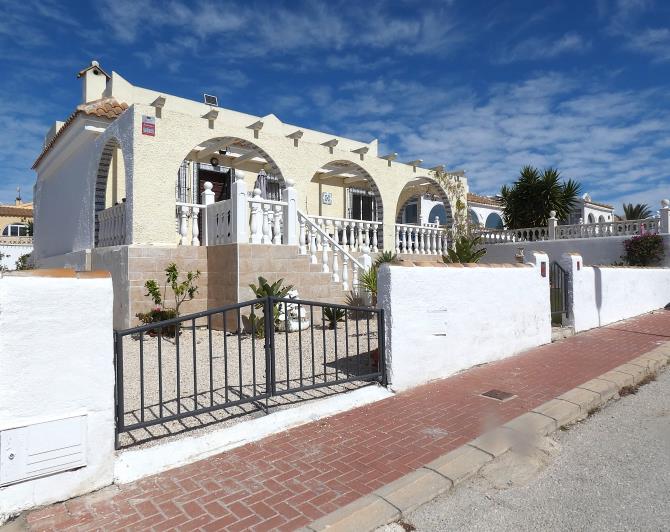 Image No.58-3 Bed Villa / Detached for sale