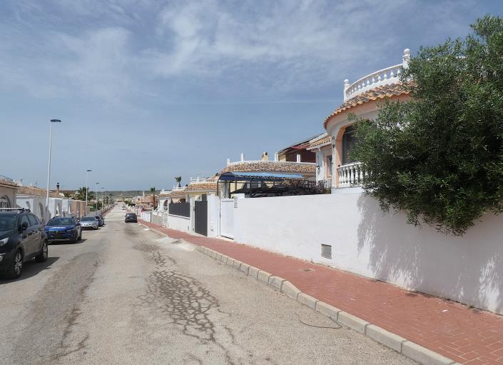 Image No.57-3 Bed Villa / Detached for sale
