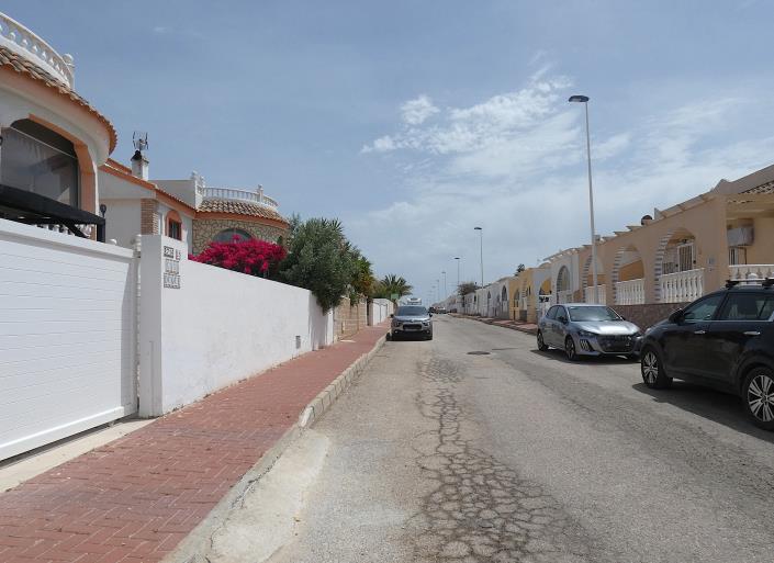 Image No.58-3 Bed Villa / Detached for sale