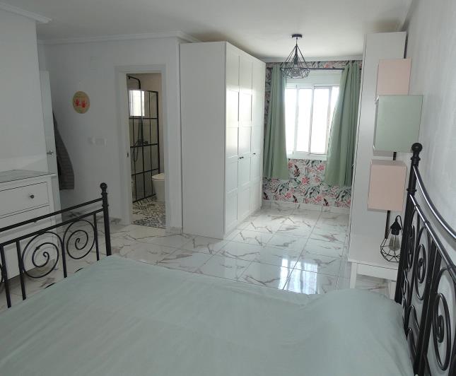 Image No.13-4 Bed Villa / Detached for sale