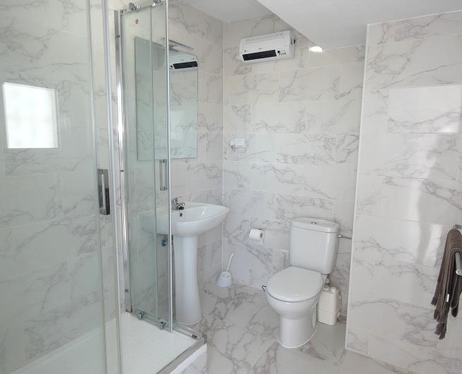 Image No.40-4 Bed Villa / Detached for sale