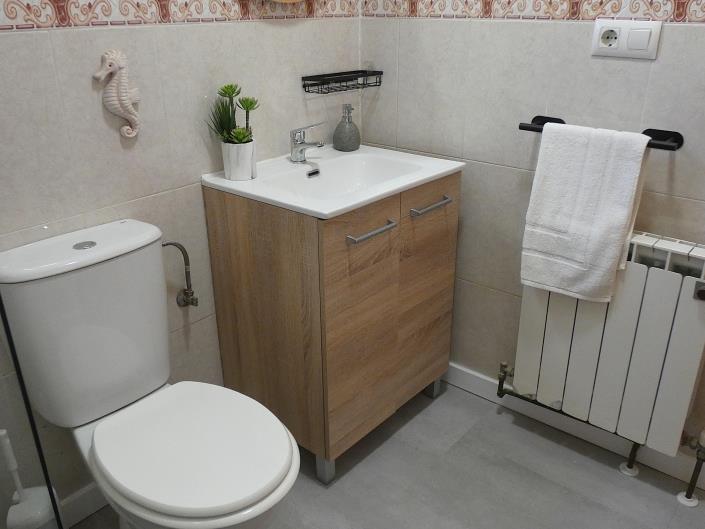 Image No.25-2 Bed Semi-Detached for sale