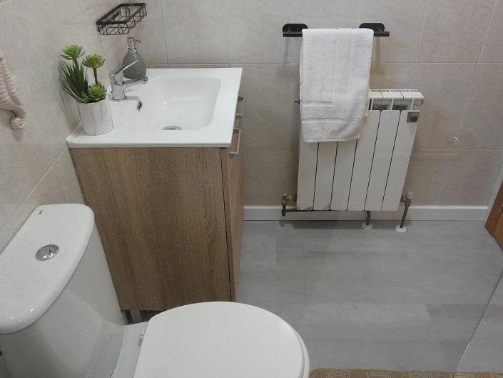 Image No.26-2 Bed Semi-Detached for sale