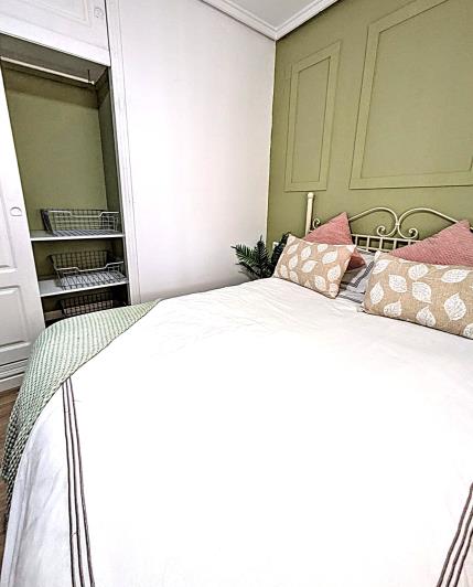 Image No.22-2 Bed Semi-Detached for sale