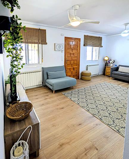 Image No.34-2 Bed Semi-Detached for sale