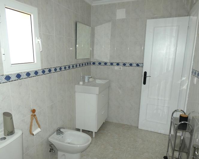Image No.35-3 Bed Semi-Detached for sale