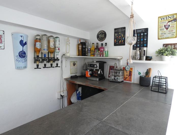 Image No.56-3 Bed Semi-Detached for sale