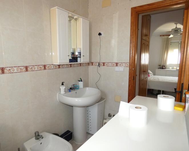 Image No.13-3 Bed Villa / Detached for sale