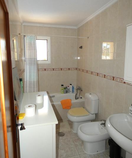 Image No.12-3 Bed Villa / Detached for sale