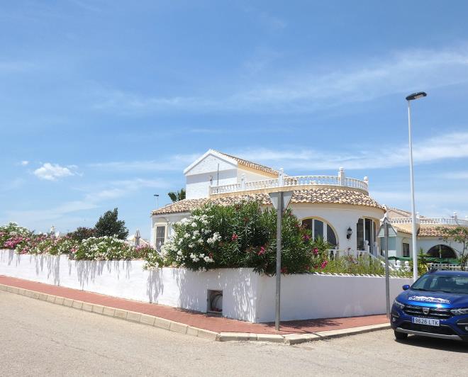 Image No.53-3 Bed Villa / Detached for sale