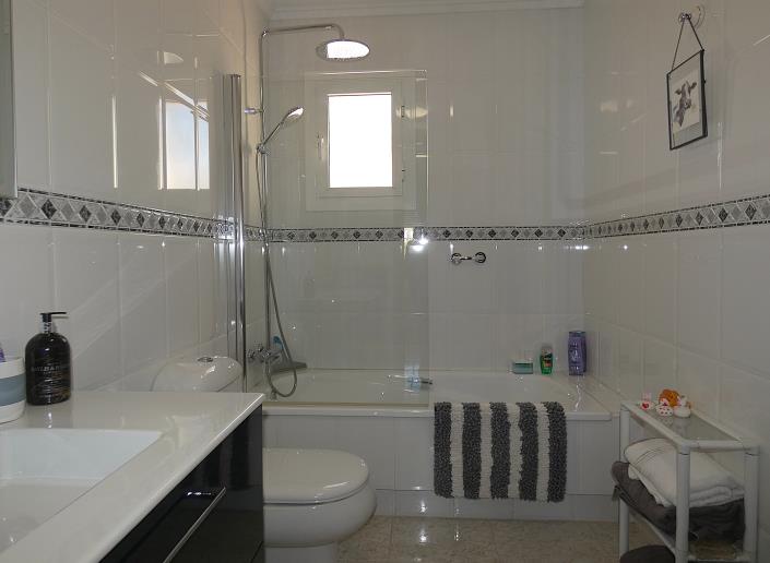 Image No.10-4 Bed Villa / Detached for sale