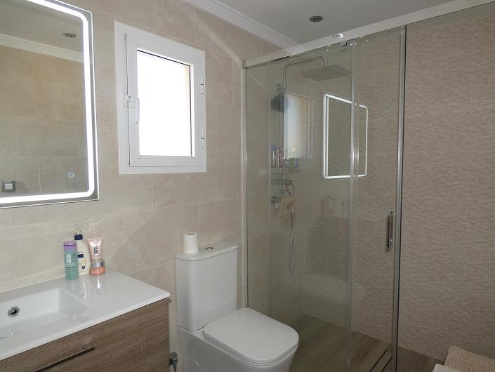 Image No.20-4 Bed Villa / Detached for sale