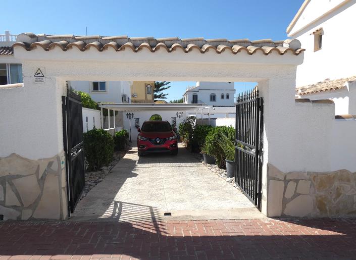 Image No.59-4 Bed Villa / Detached for sale
